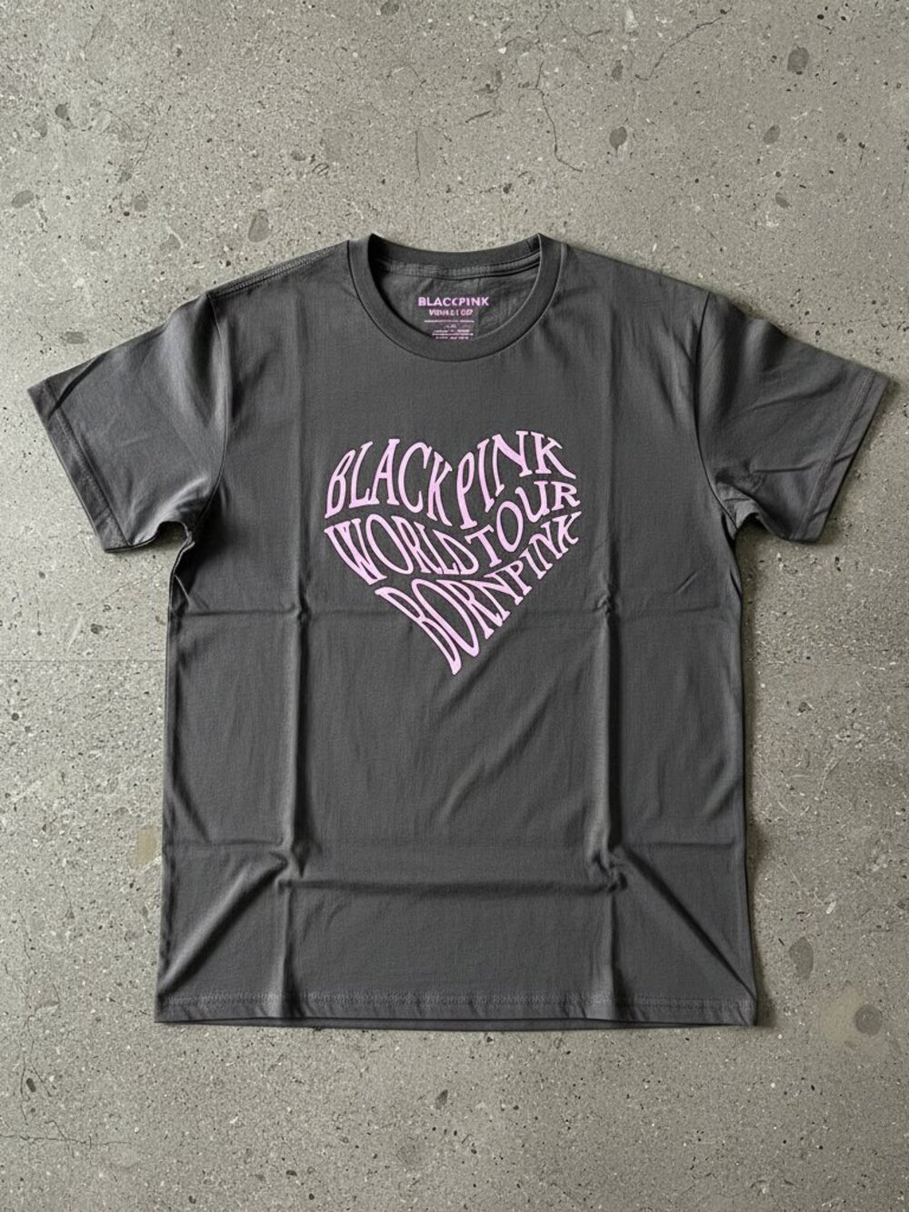 BLACKPINK “Born Pink” Heart Graphic Tee – K-Pop Fan Shirt, Cute Concert Style